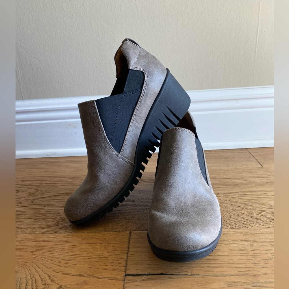 Stylish Women's Gray Ankle Boots with Black Sole